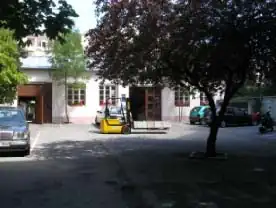 eigene Parkplätze vor dem Geschäft eigene Parkplätze vor dem Geschäft